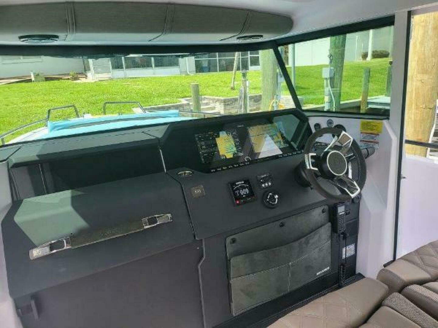 2024 Axopar 37 XC CROSS CABIN - Image 11