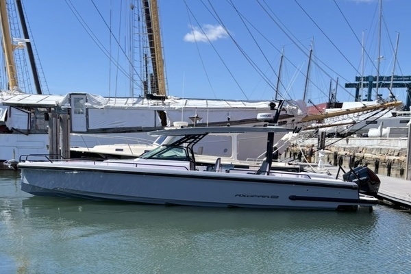 2025 Axopar 37 Sun Top