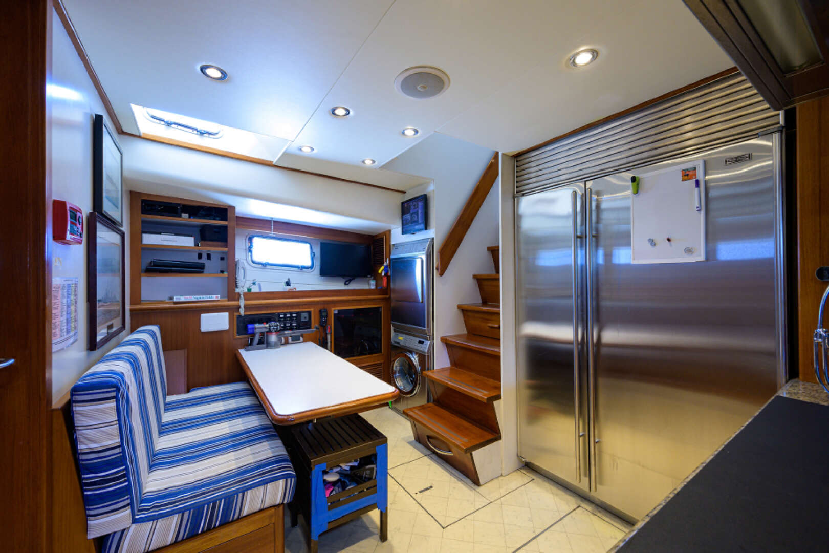 2003 New England Boatworks Enclosed Raised Pilothouse - Image 19