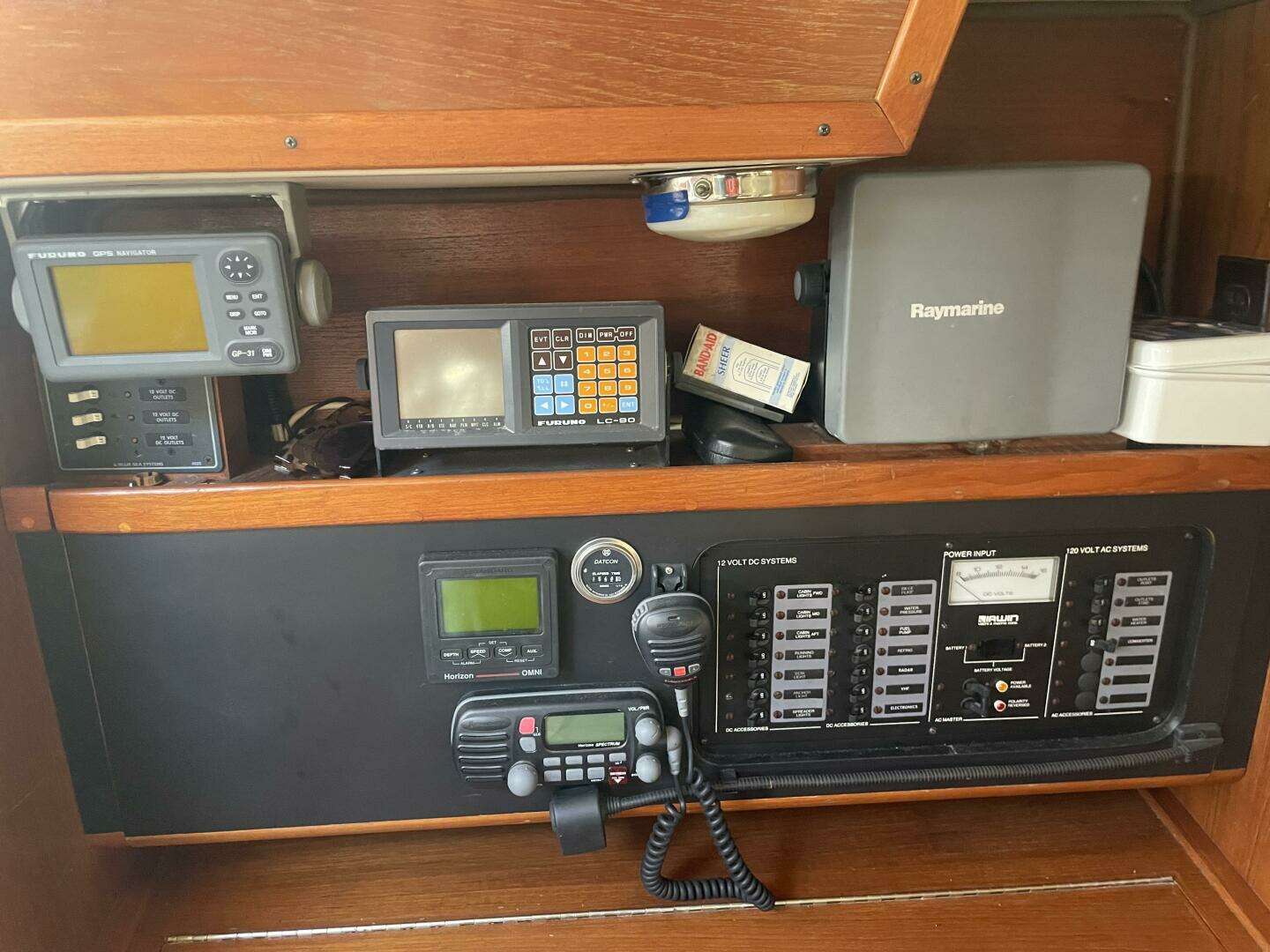 1987 Irwin 38 - Image 35