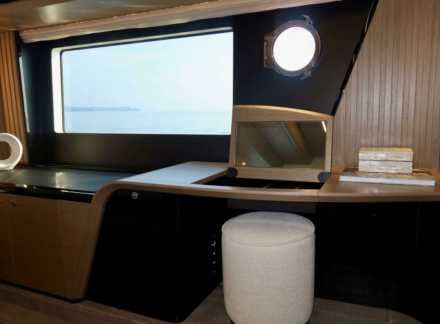 2026 Absolute 58 Navetta - Image 40