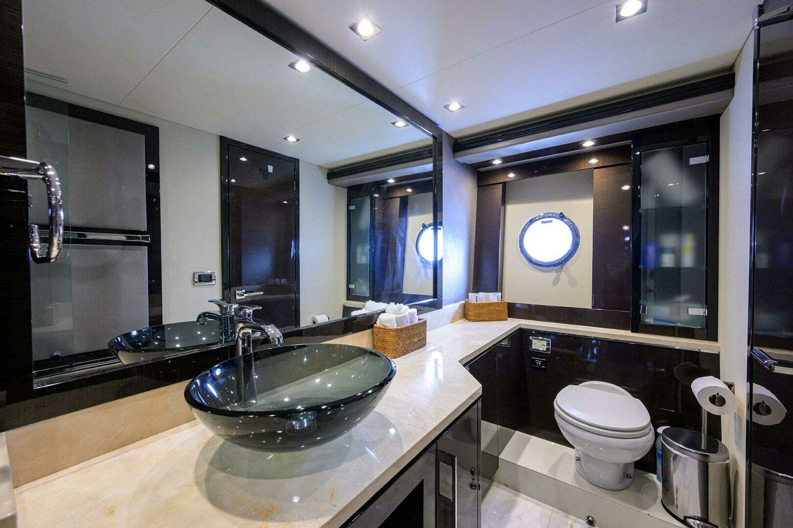 2016 Marquis 660 Sport Yacht - Image 12