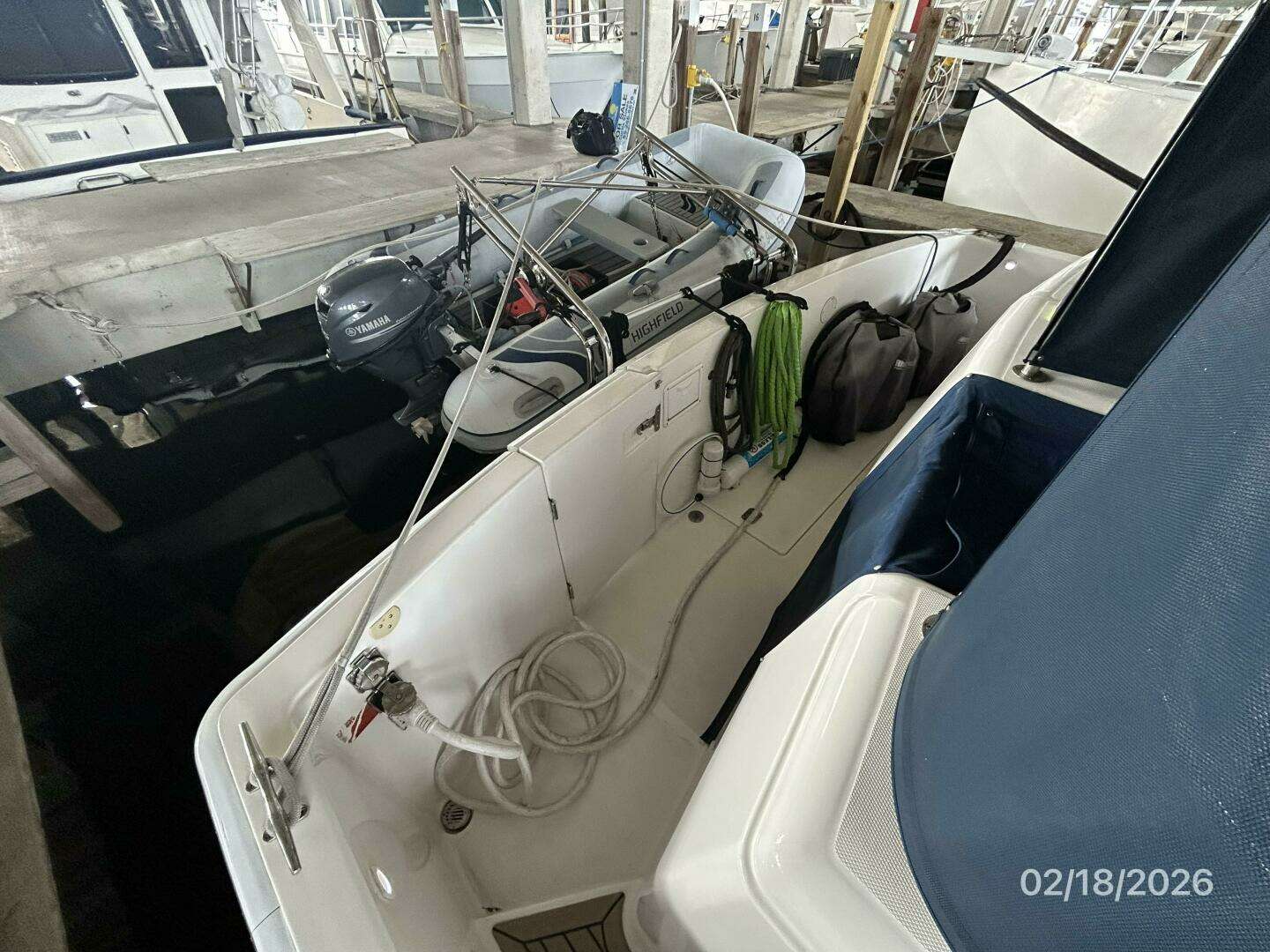 2004 Mainship 430 - Image 32