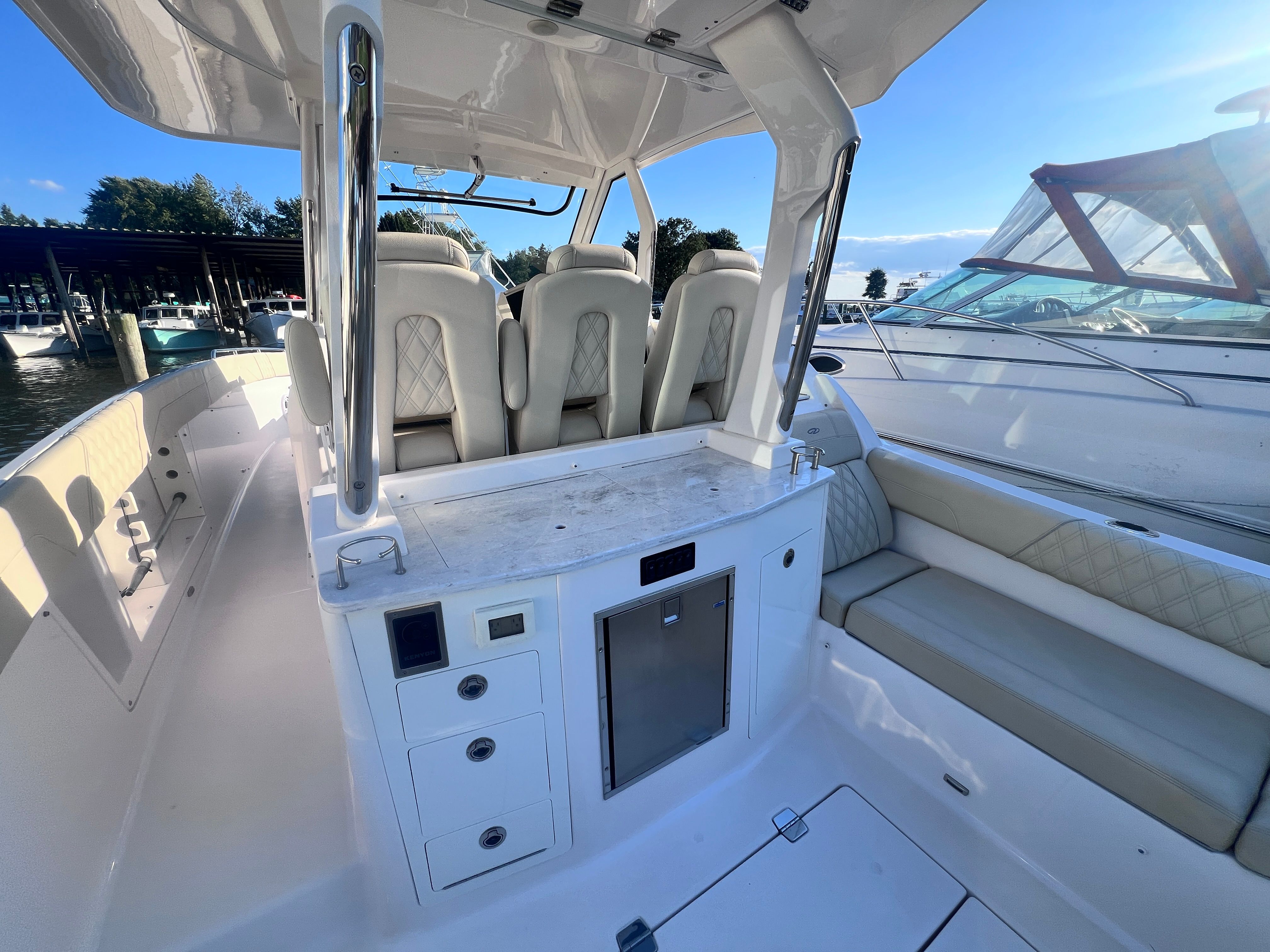 2019 Regal 33 SAV - 13