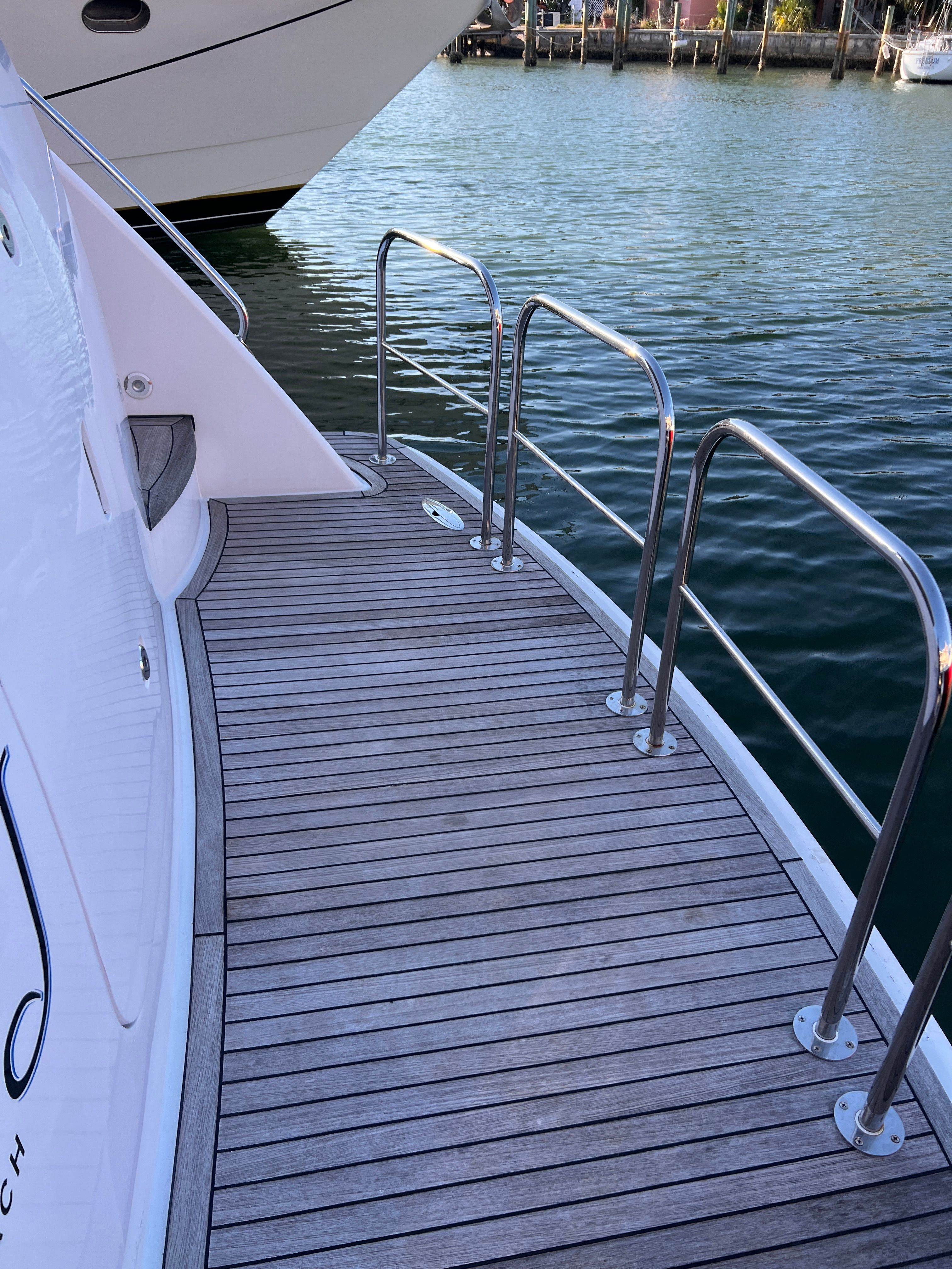 2006 Hatteras 64 Motor Yacht - 23