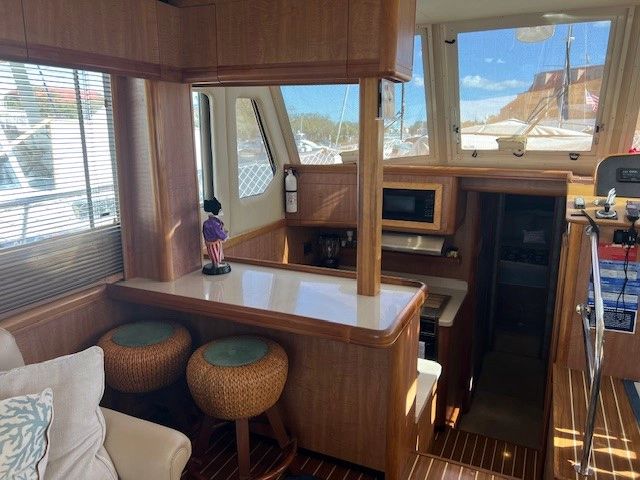 2006 Mainship 43 Trawler - Image 4