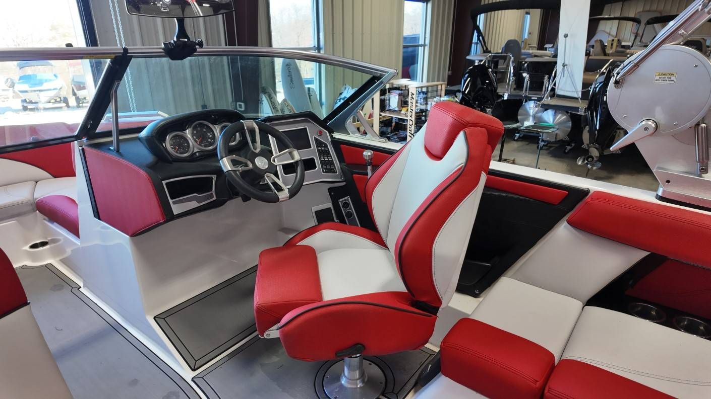 2021 MasterCraft XT22 - 11