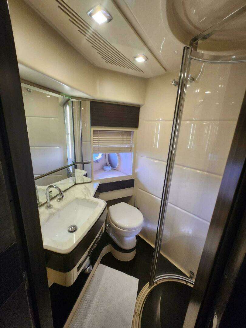2014 Azimut Flybridge - Image 87