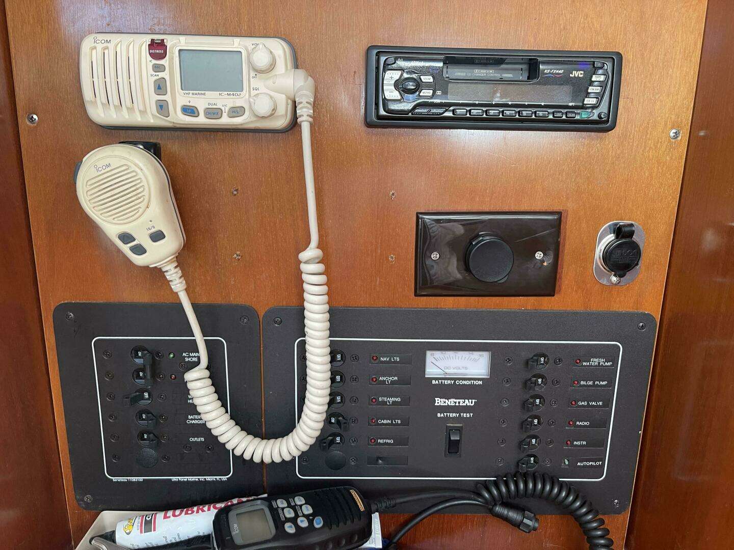 2000 Beneteau 311 - Image 6