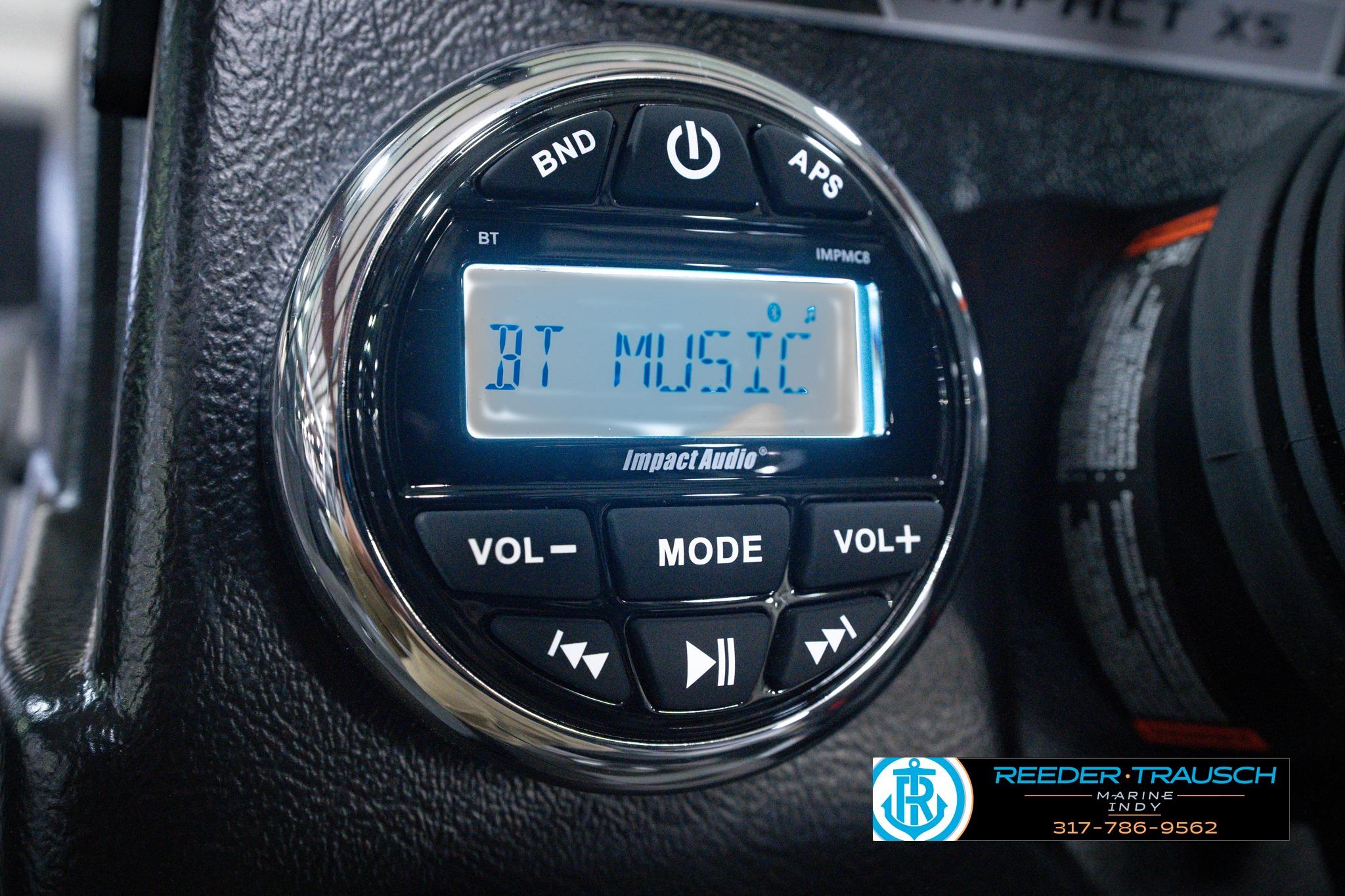 2026 Lund 1875 Impact XS SS audio system displaying "BT Music" on screen.
