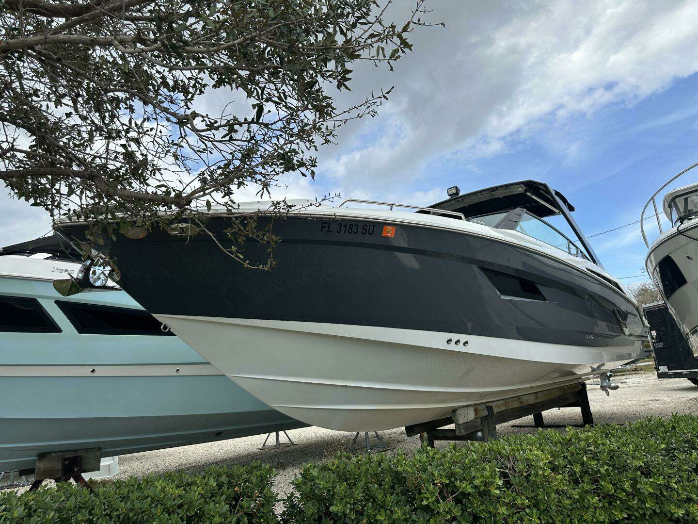 2019 Cruisers Yachts 338 Outboard - Image 2