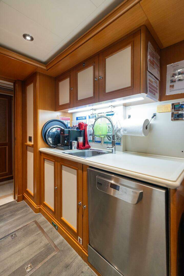 2007 CRN Pilothouse - Image 44