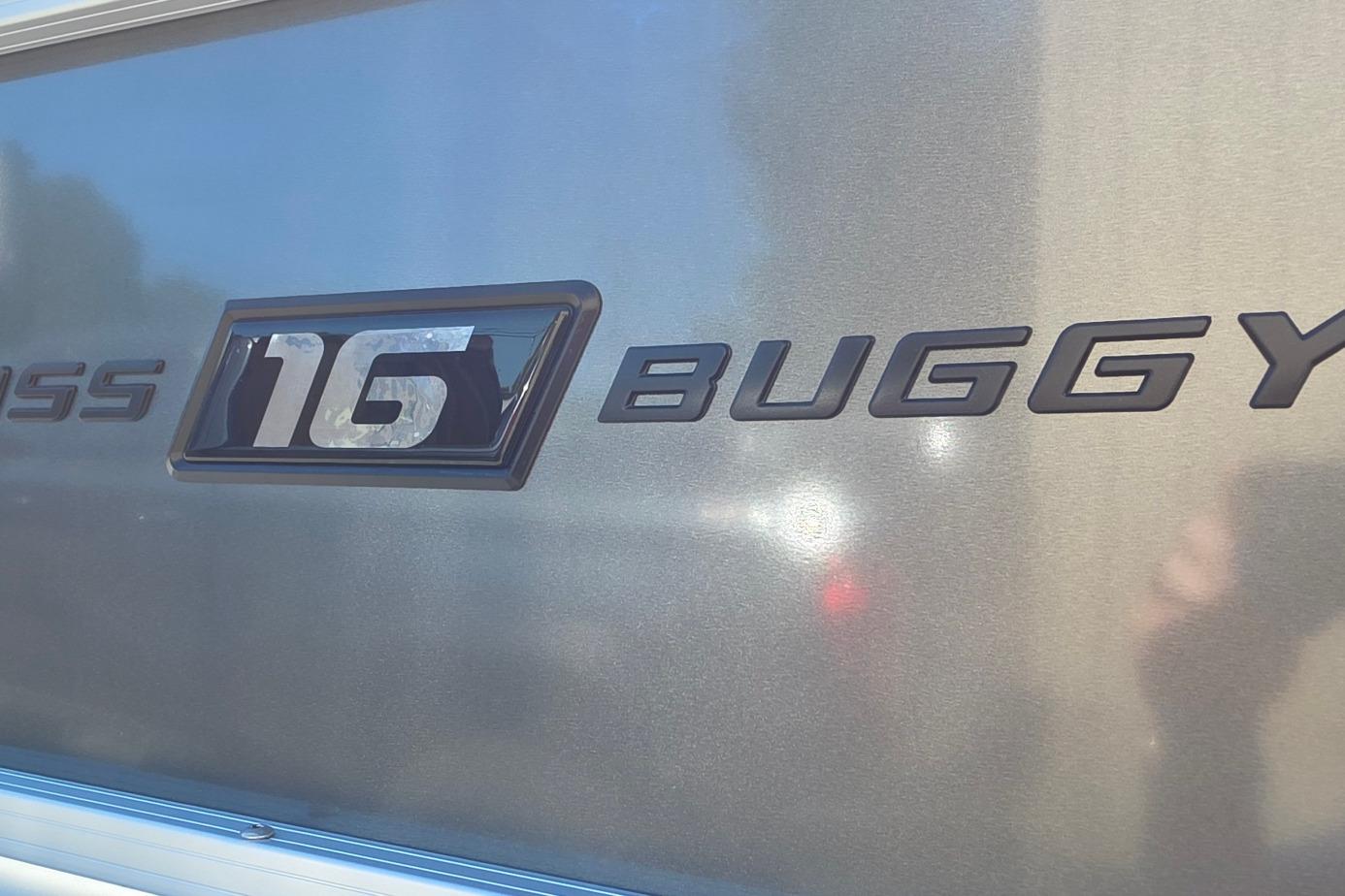 Sun Tracker BB 16 XLS 2026 model emblem on metallic surface.