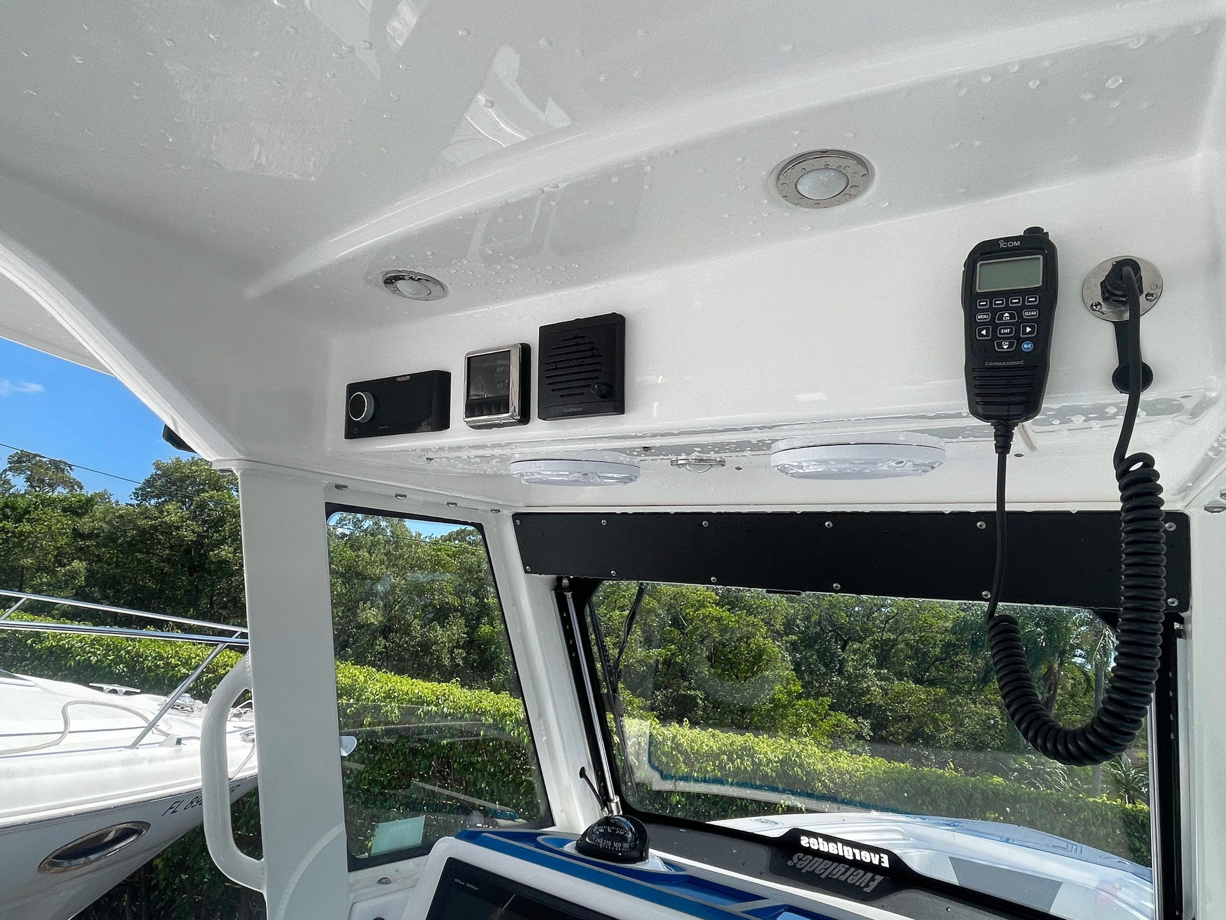 2017 Everglades 325 Center Console - 16