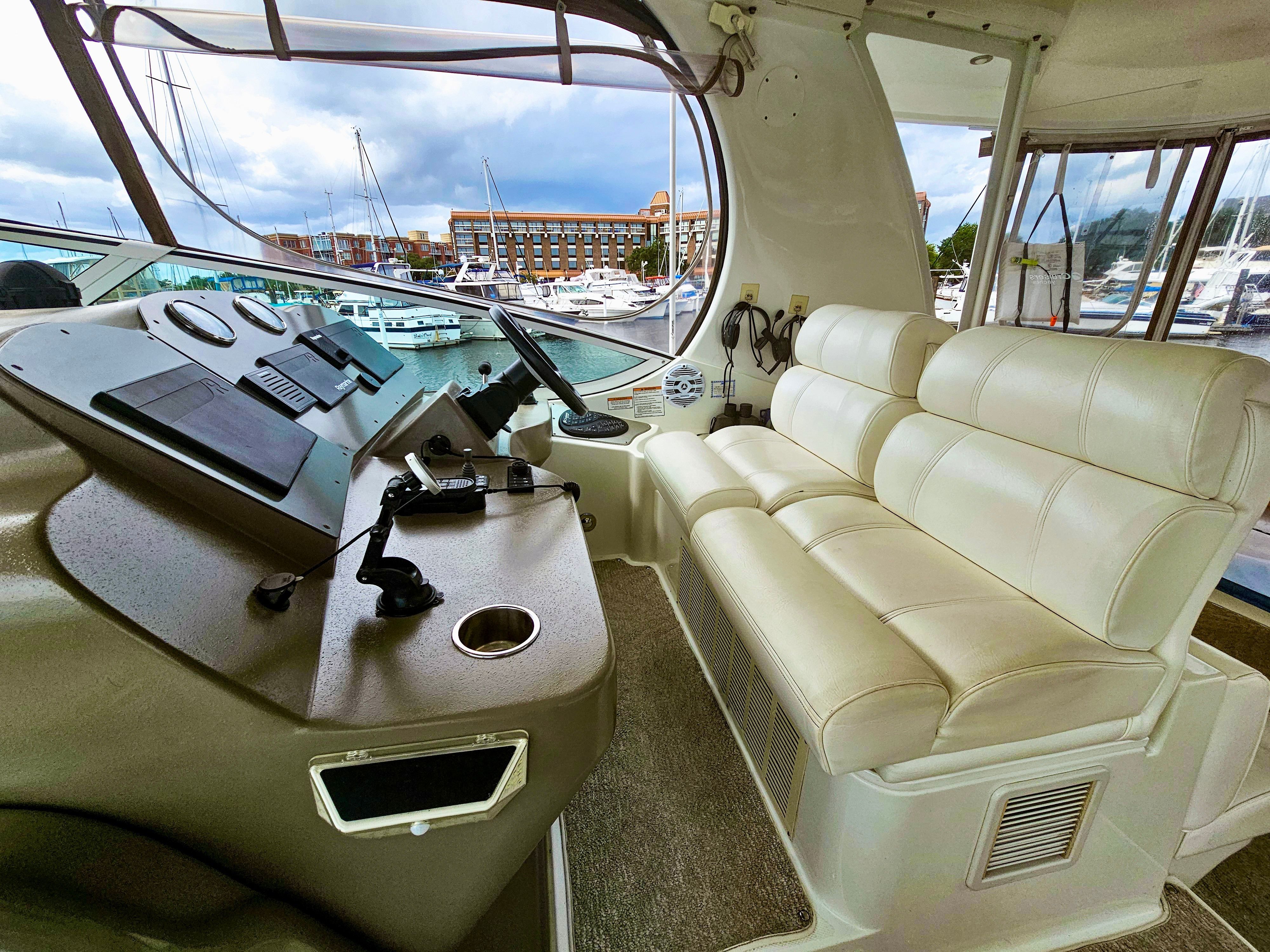 2008 Cruisers Yachts 455 Express Motoryacht - 7