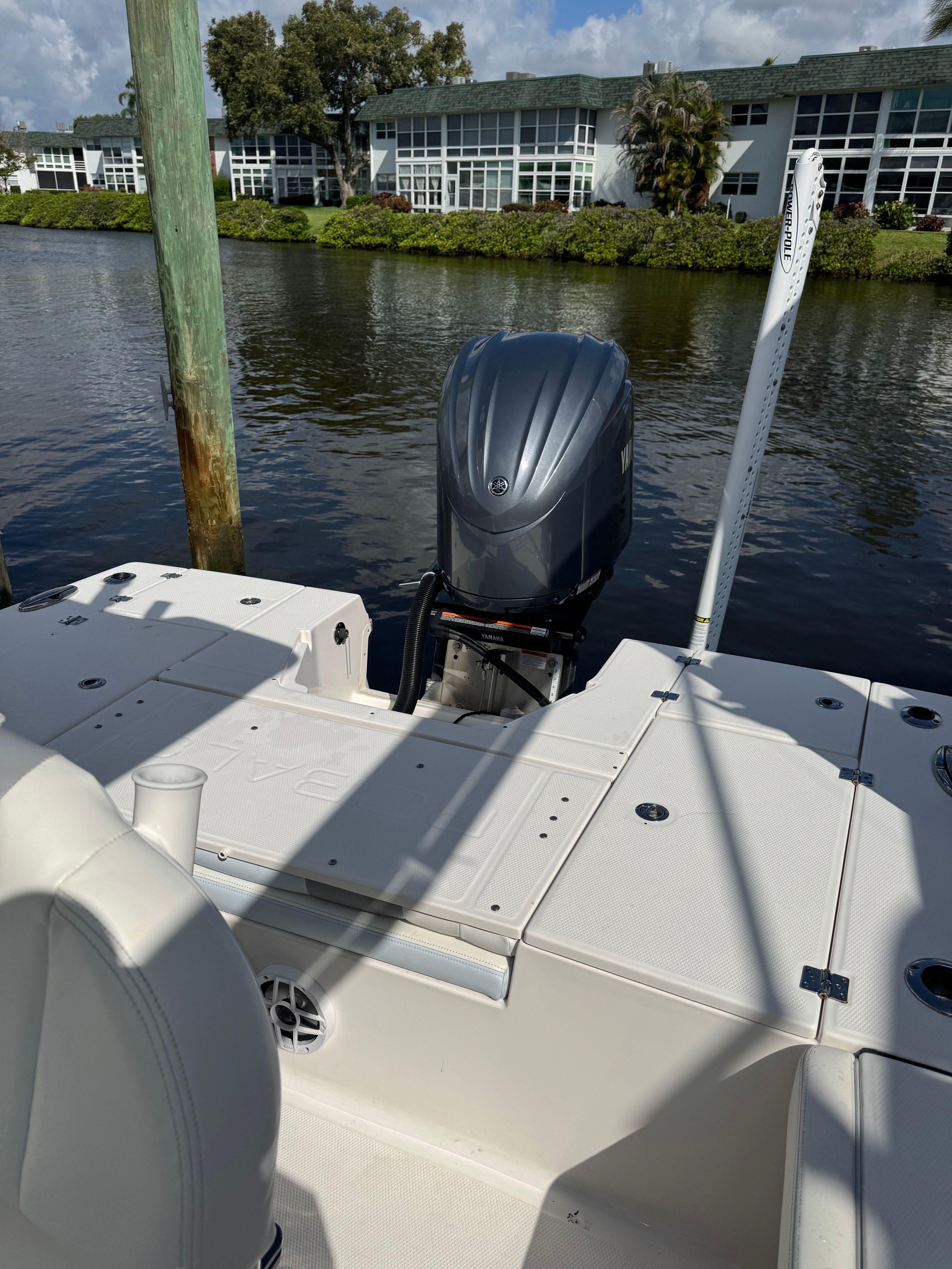 2023 Robalo 246 Cayman - 13