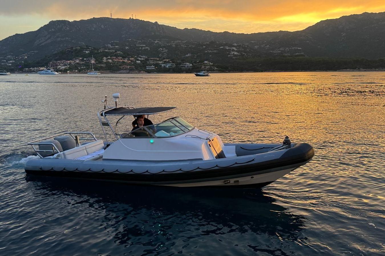 2005 Rayglass 8.5 cabin