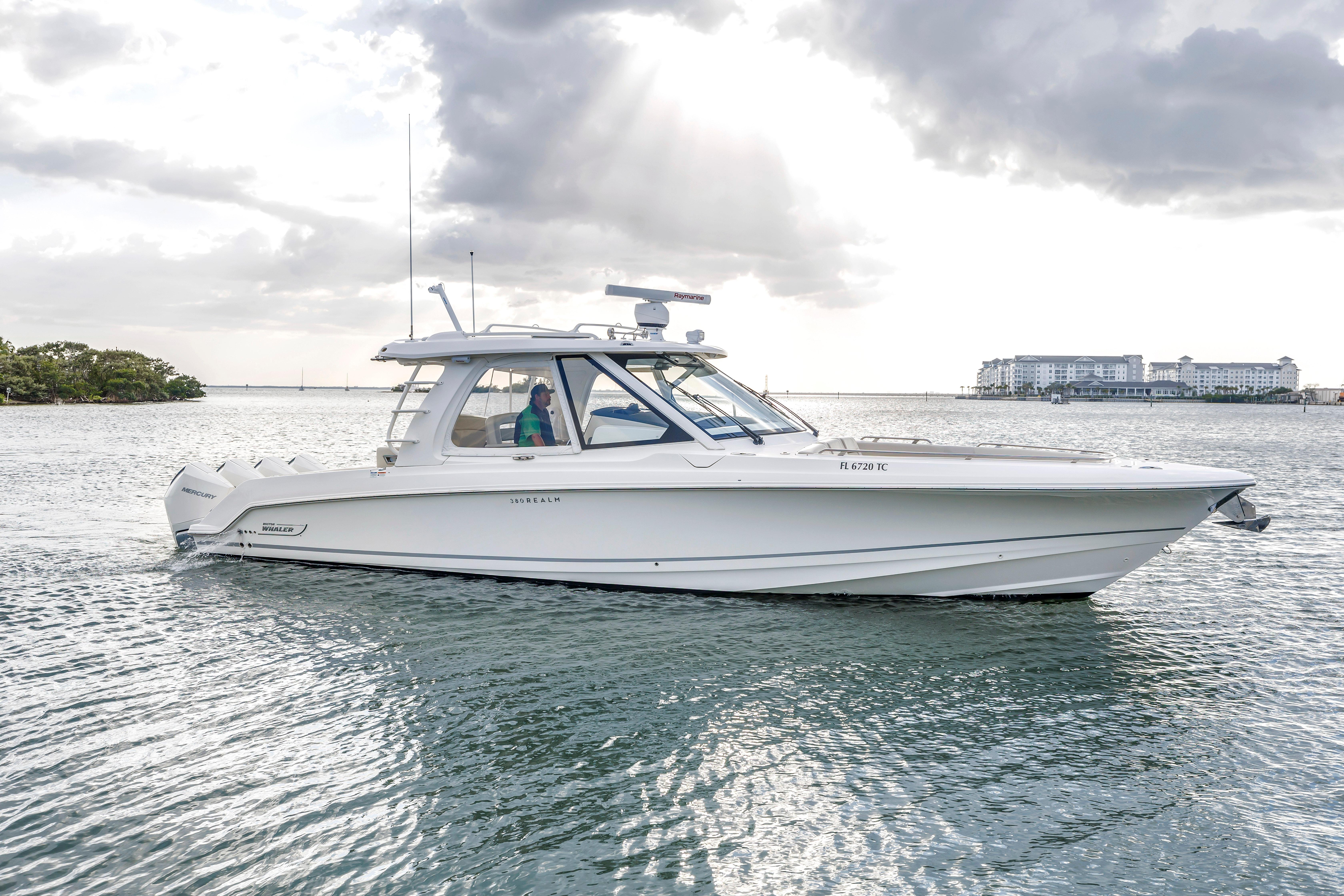 2022 Boston Whaler 380 Realm