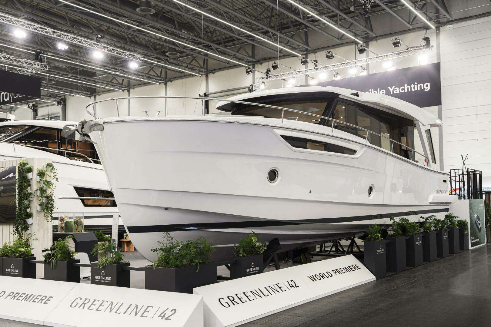2026 Greenline 42 Hybrid - Image 2