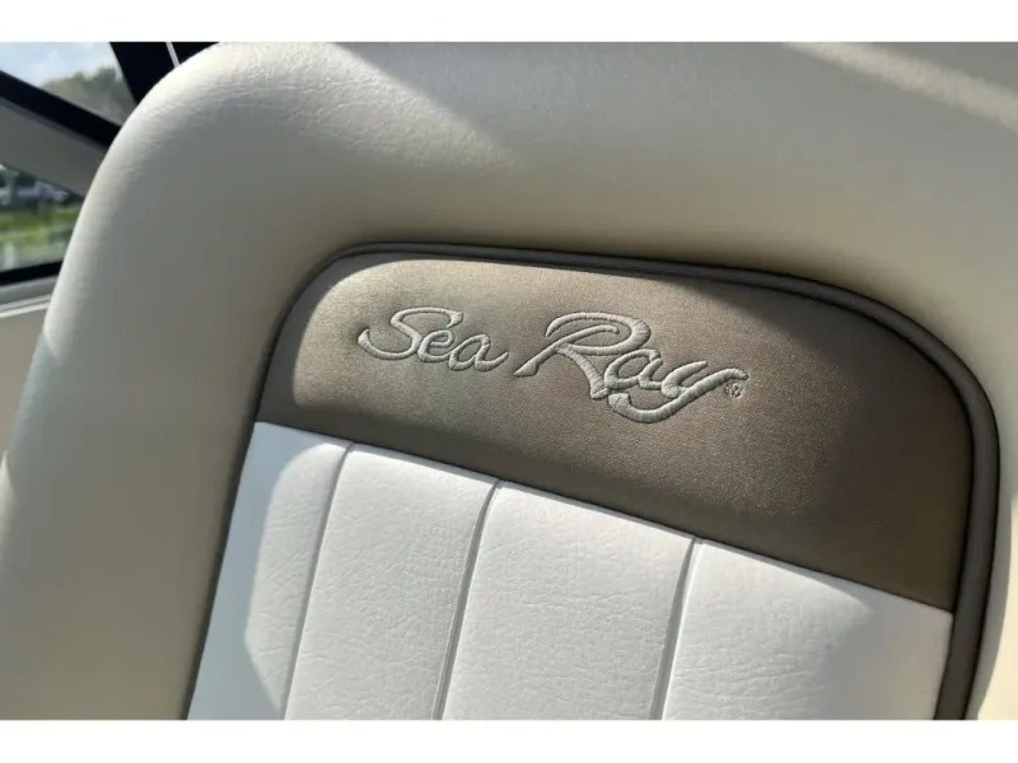 2012 Sea Ray 370 SUNDANCER - Image 14