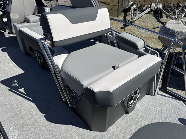 2026 Tahoe Cascade - Quad Lounger Shift Windshield - 25