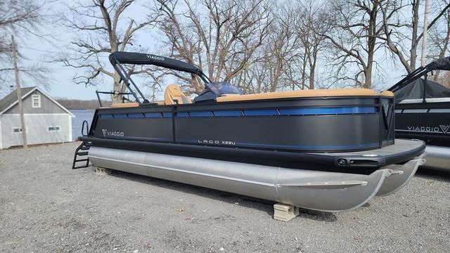 2025 Viaggio LAGO X 22U Tri-Toon (25" Tubes)