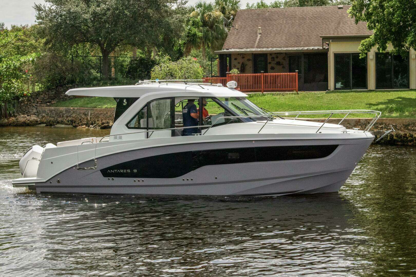 2026 Beneteau Antares 9 - Image 5