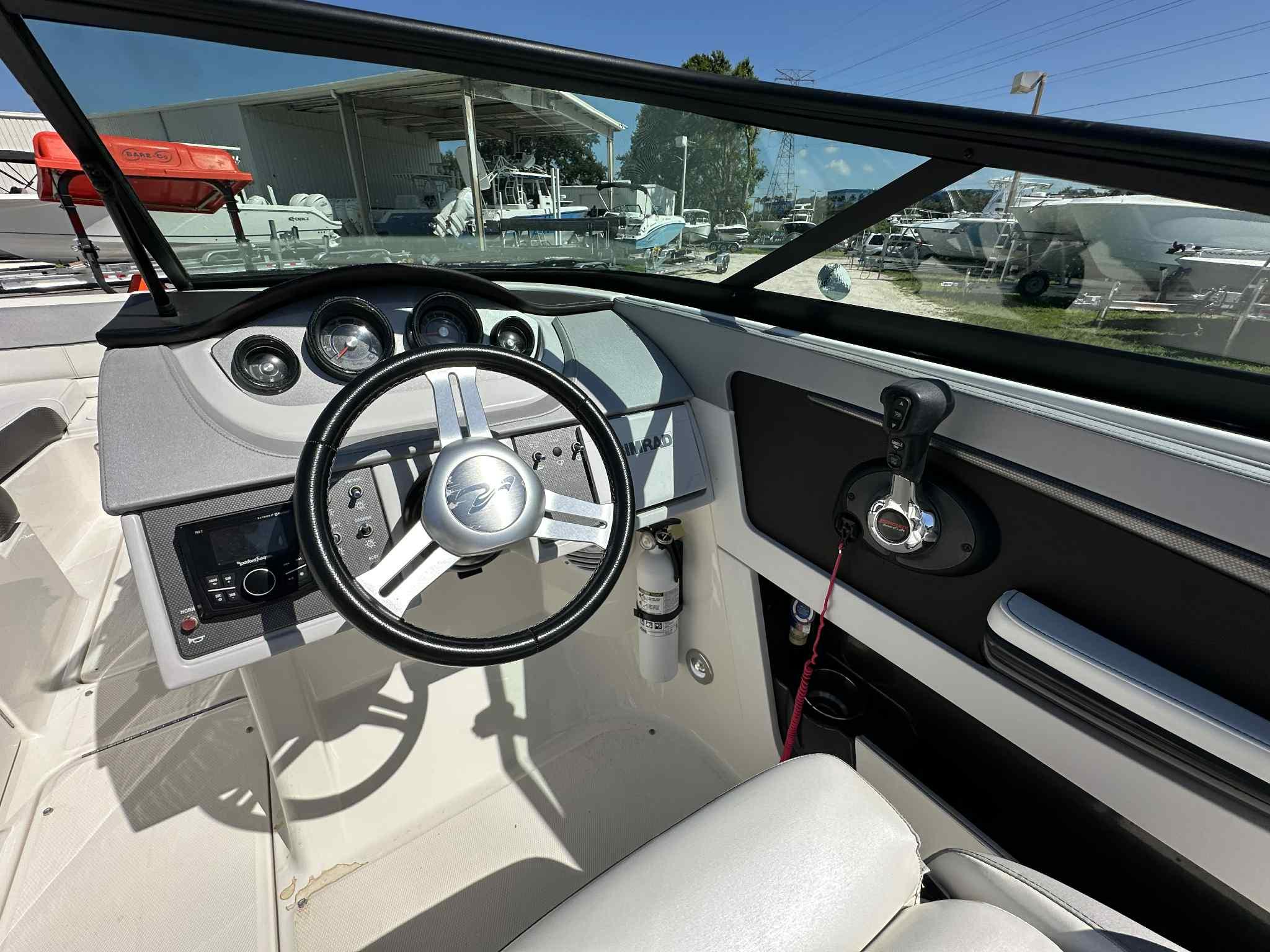2017 SEA RAY 220 SDX - Image 8