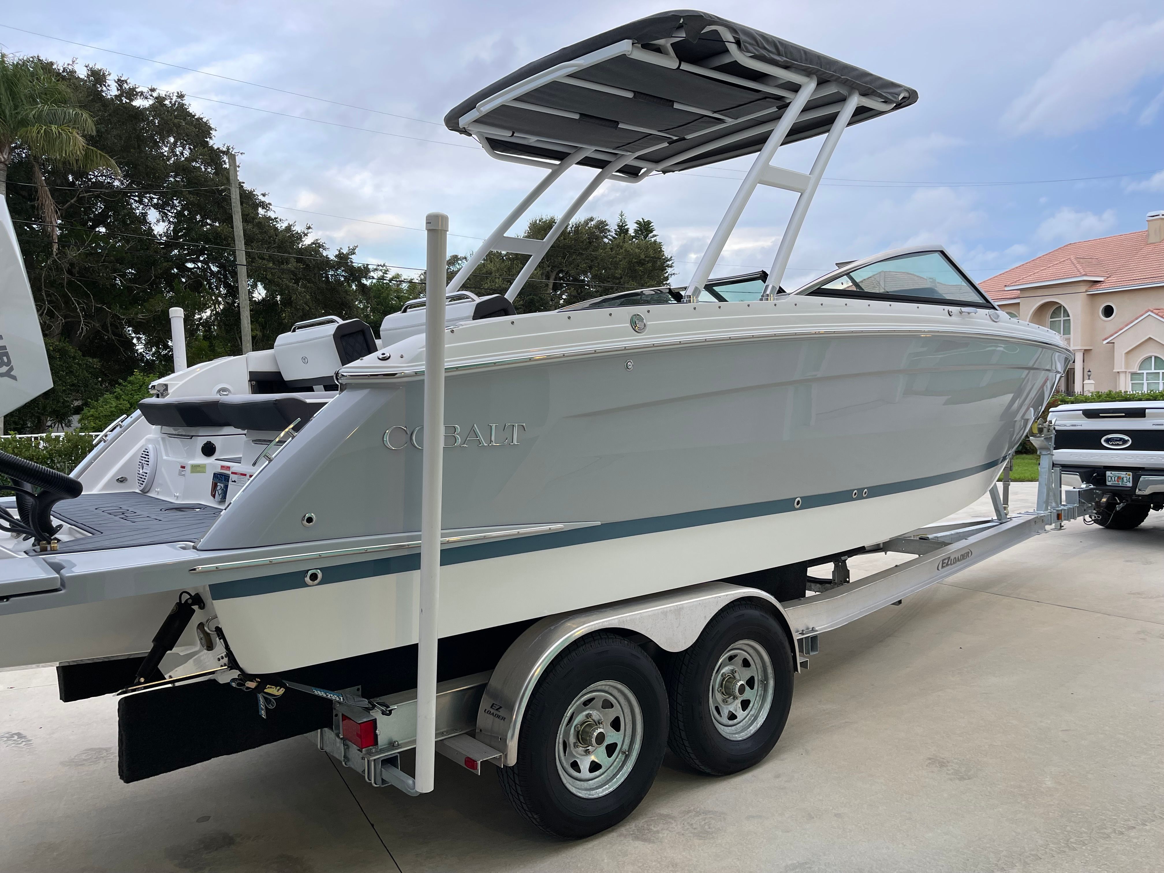 2022 Cobalt R8 Outboard on trailer, side view.