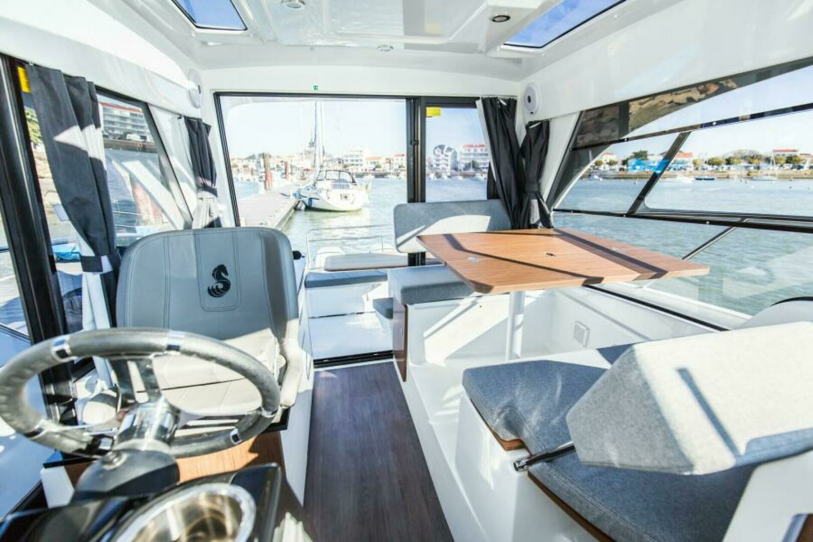 2025 Beneteau Antares 9 - Image 10