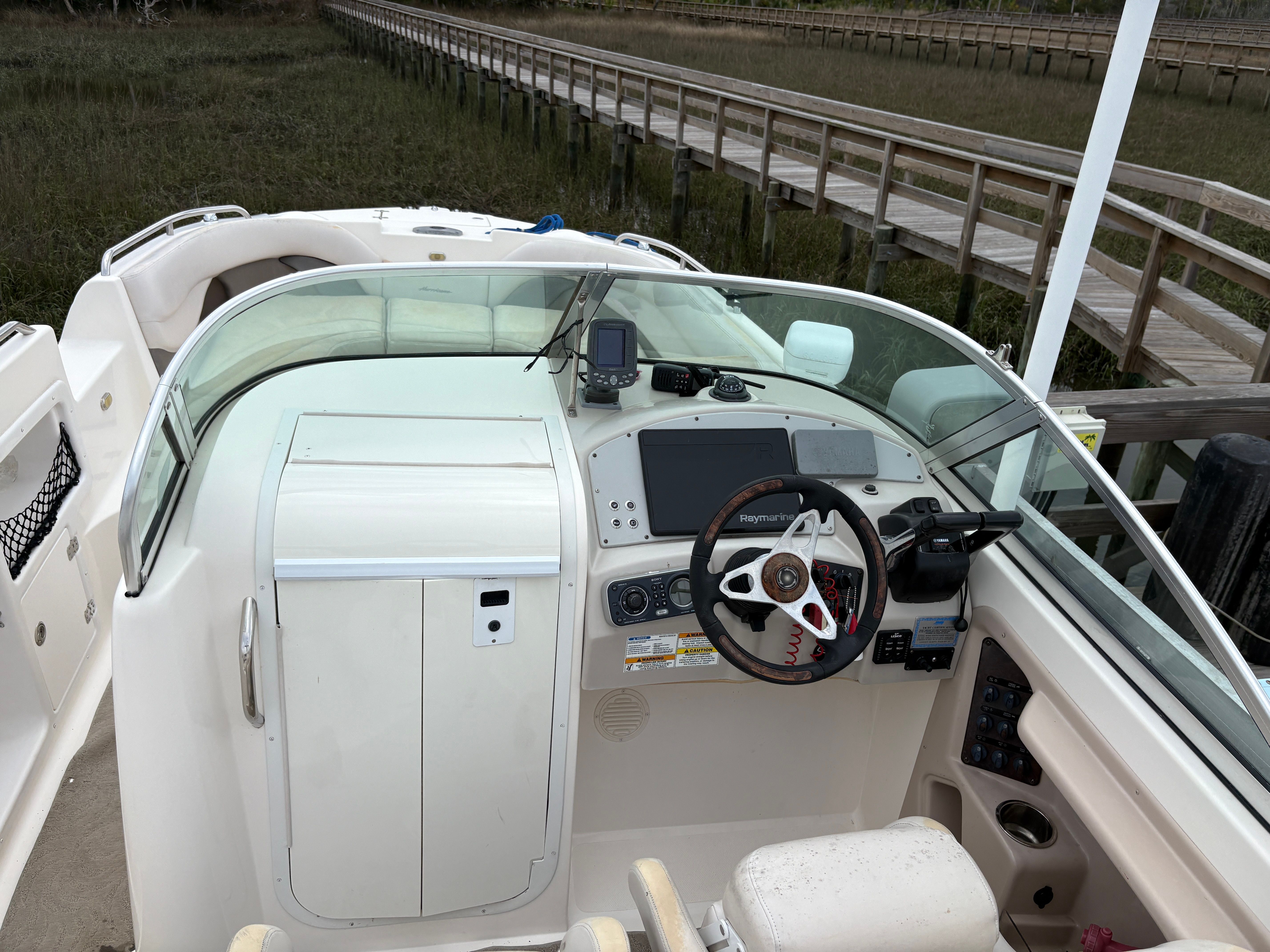 2009 Hurricane SUN DECK 260 boat helm with modern electronics.