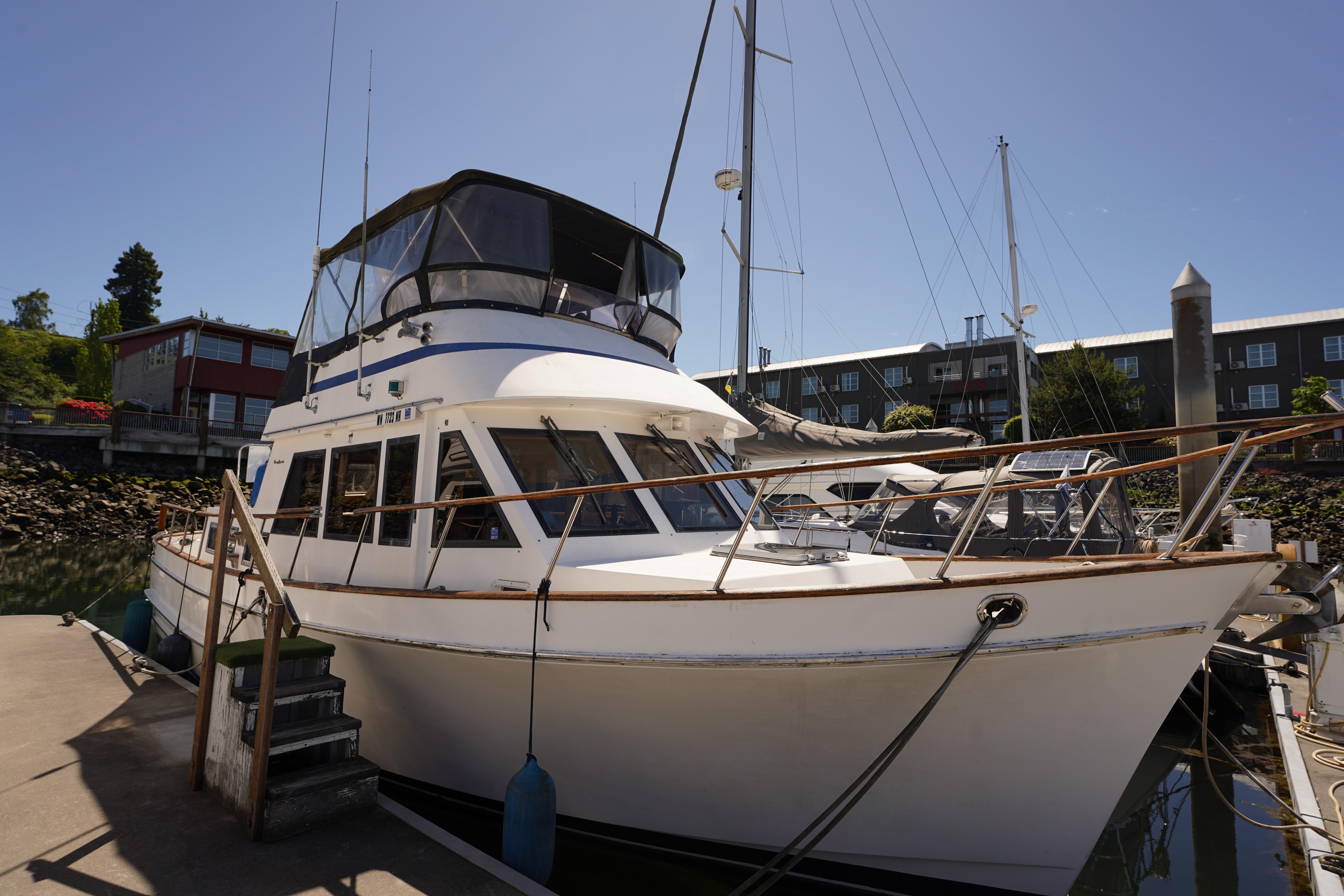 1986 Ocean Alexander 38 Double Cabin