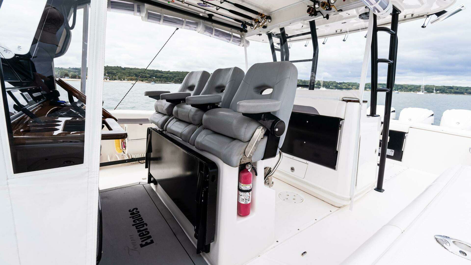2017 Everglades 435 CC - Image 29