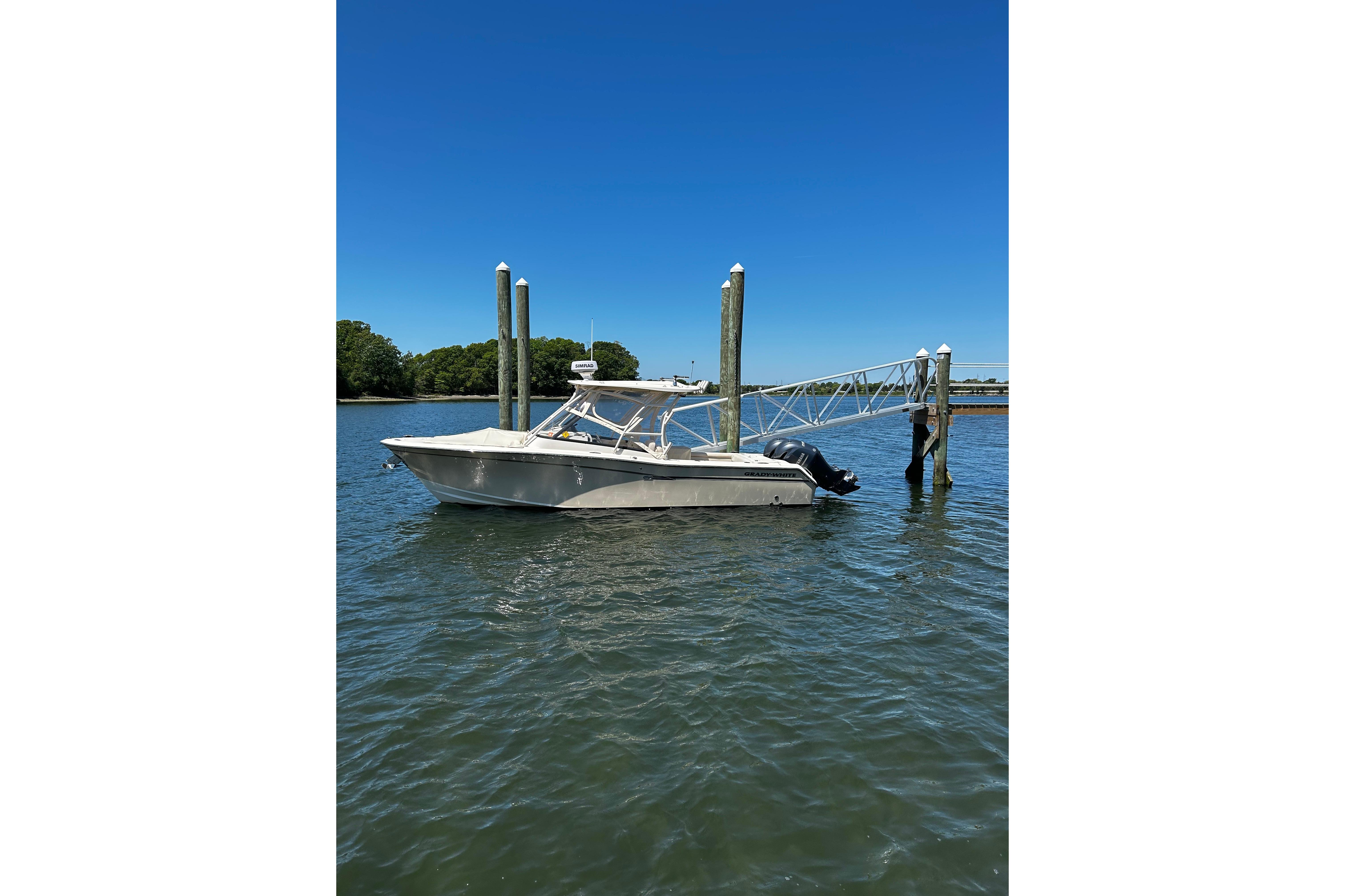 2016 Grady-White Freedom 275
