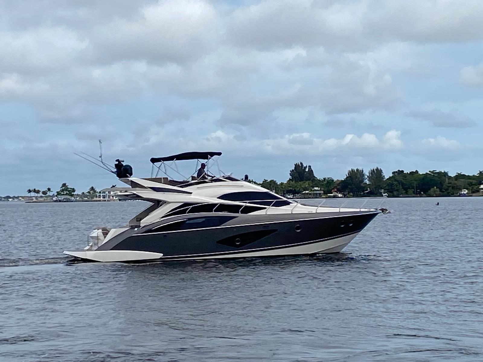 2017 Marquis 500 Sport Yacht
