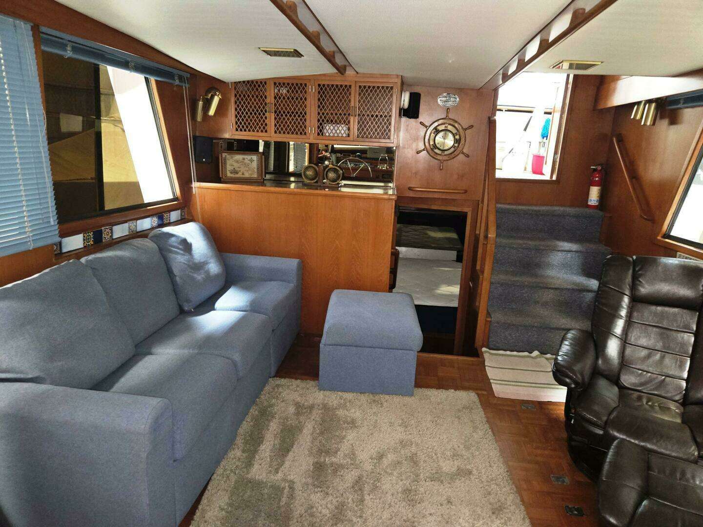 1989 Marine Trader 47 Cockpit Motor Yacht - Image 25
