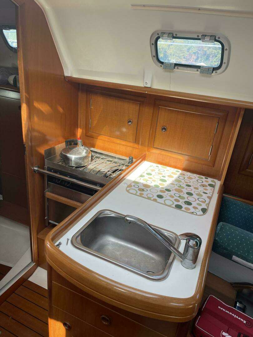 2000 Beneteau 311 - Image 23