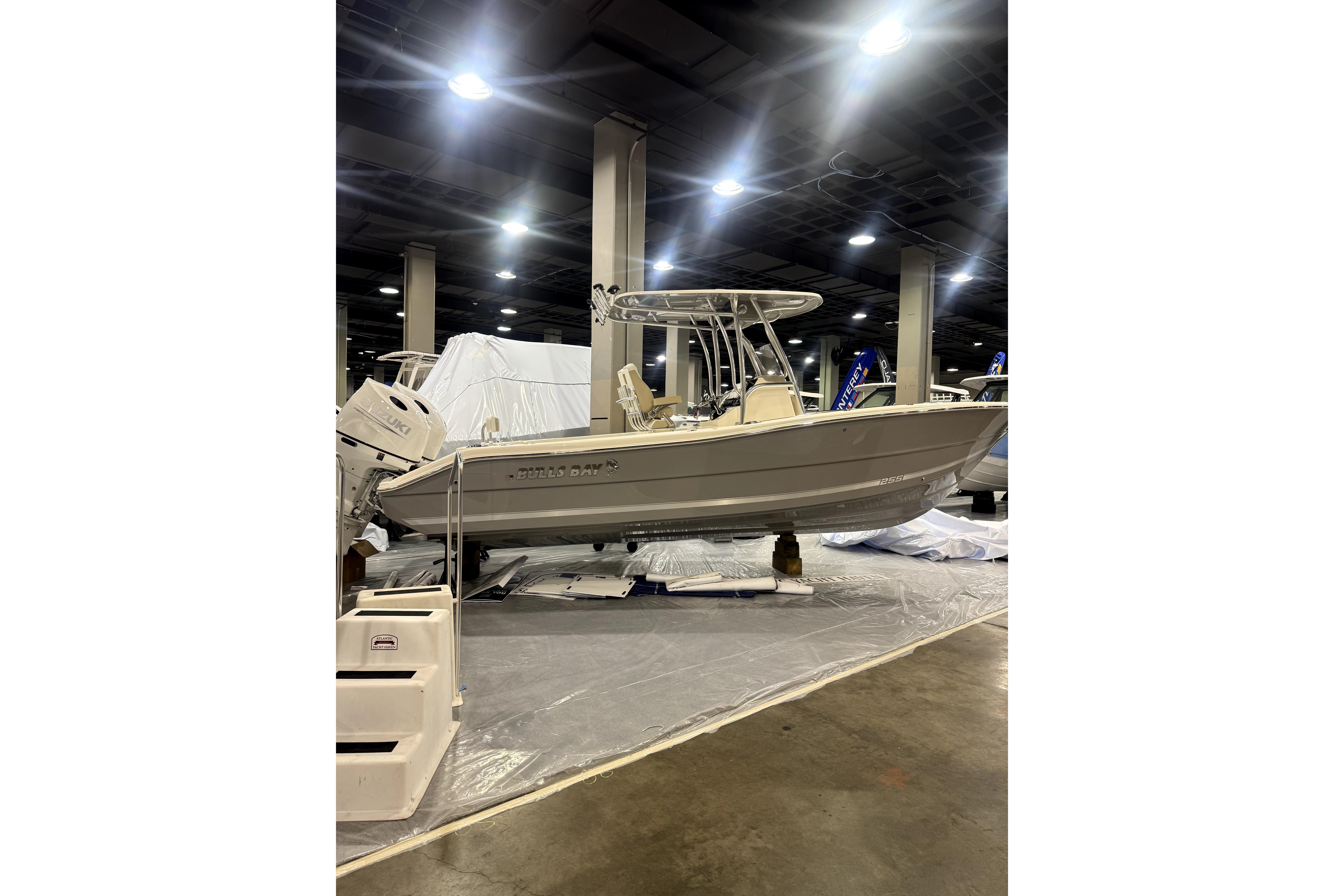 2026 Bulls Bay 255 Center Console
