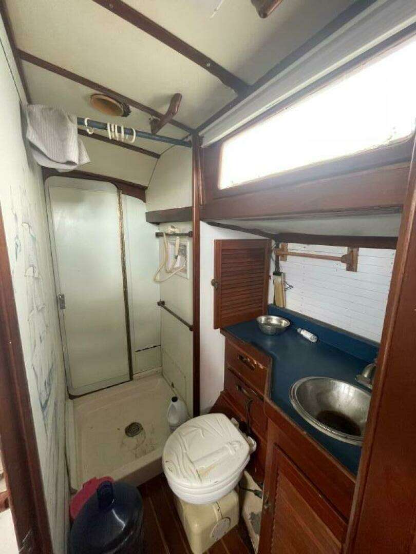 1982 Reliance 44 - Image 28
