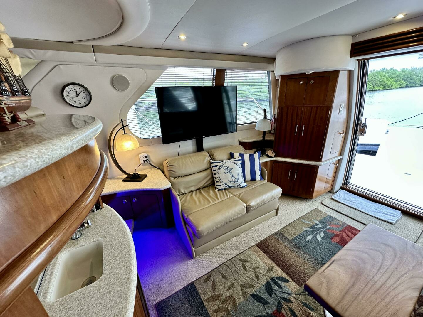 1999 Carver 450 Pilothouse - Image 21