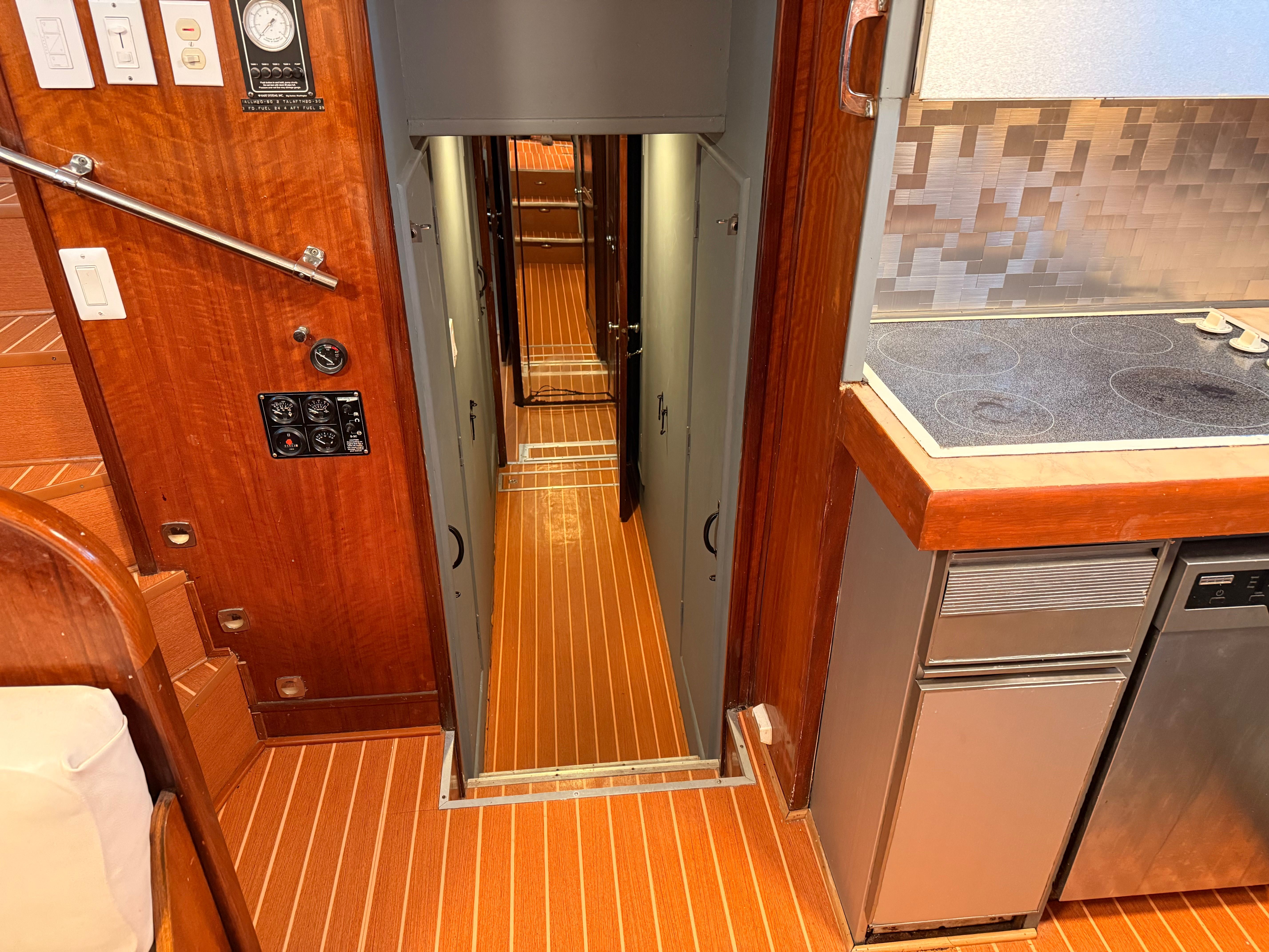 1969 Hatteras 53 - 29