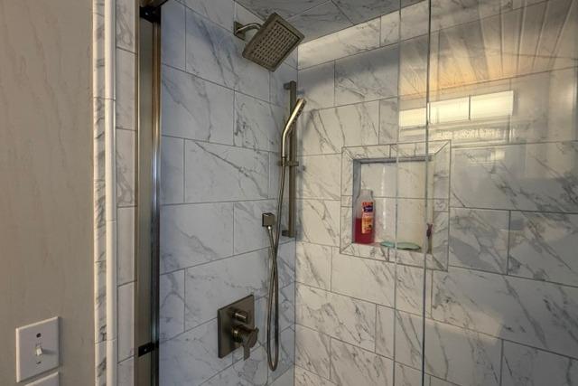 Modern shower with marble tiles in 1997 Stardust Houseboat model 18x83.