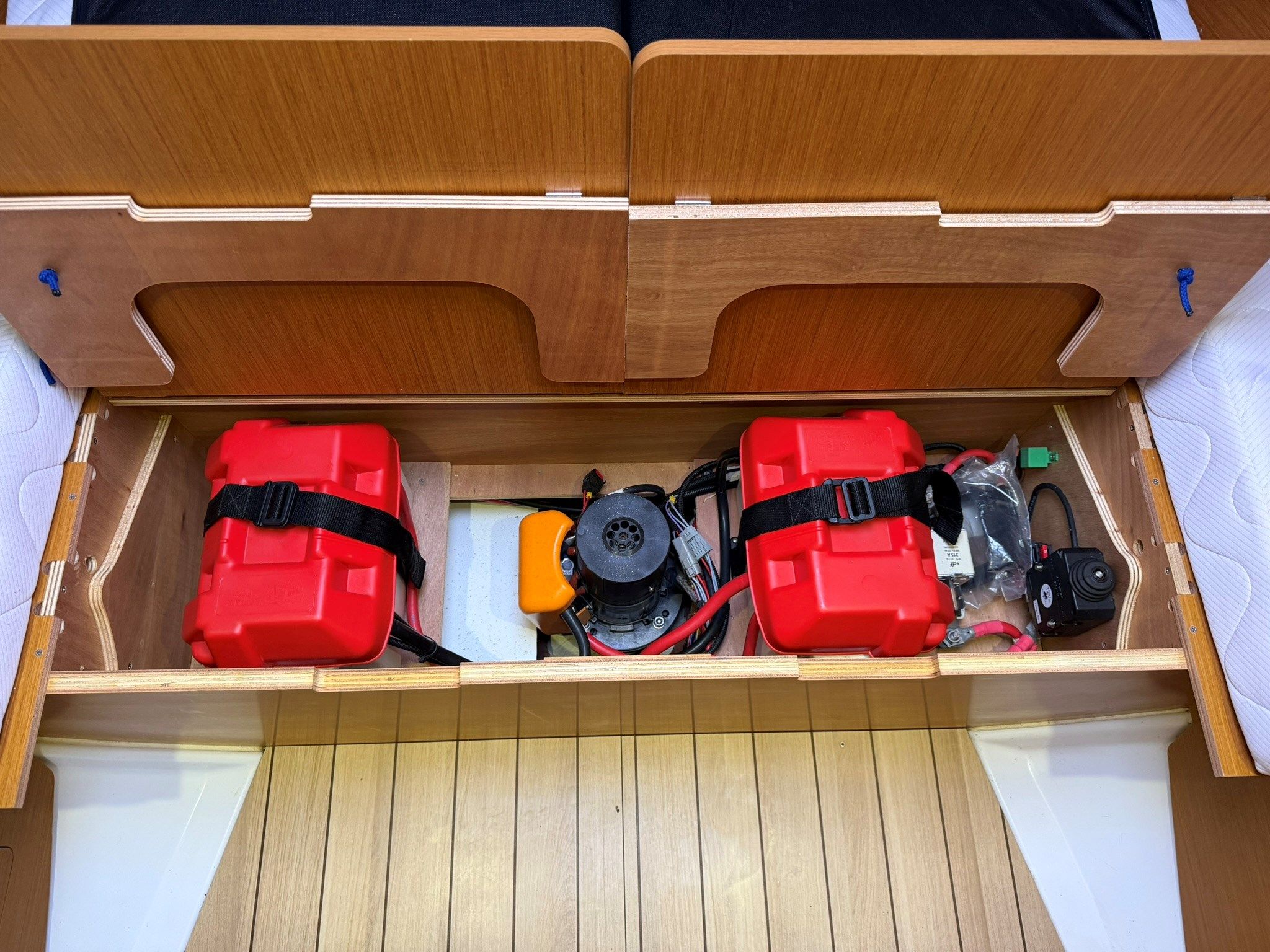 Jeanneau Sun Odyssey 41 DS Bow Thruster