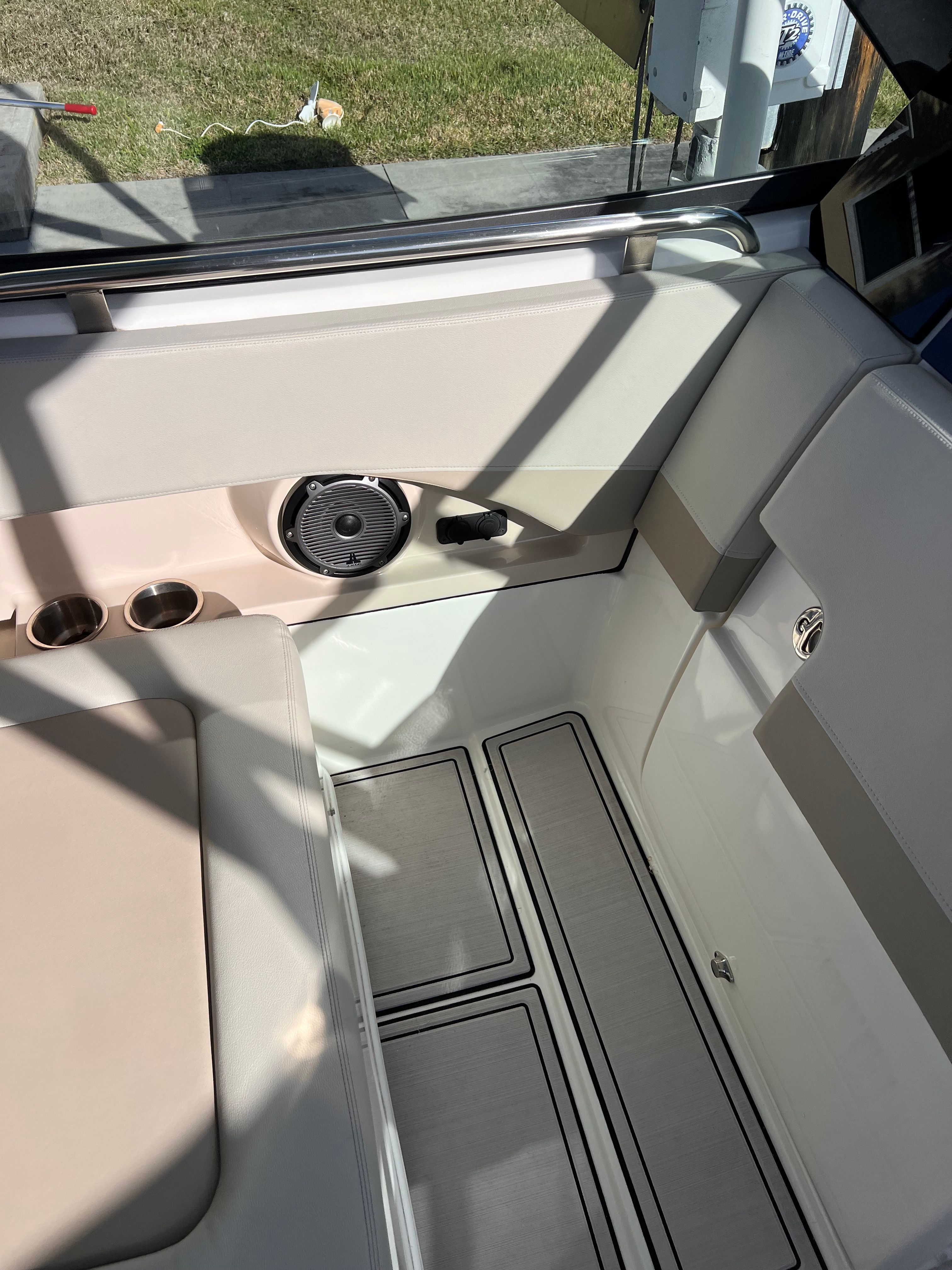 2022 Boston Whaler 240 Vantage - 14