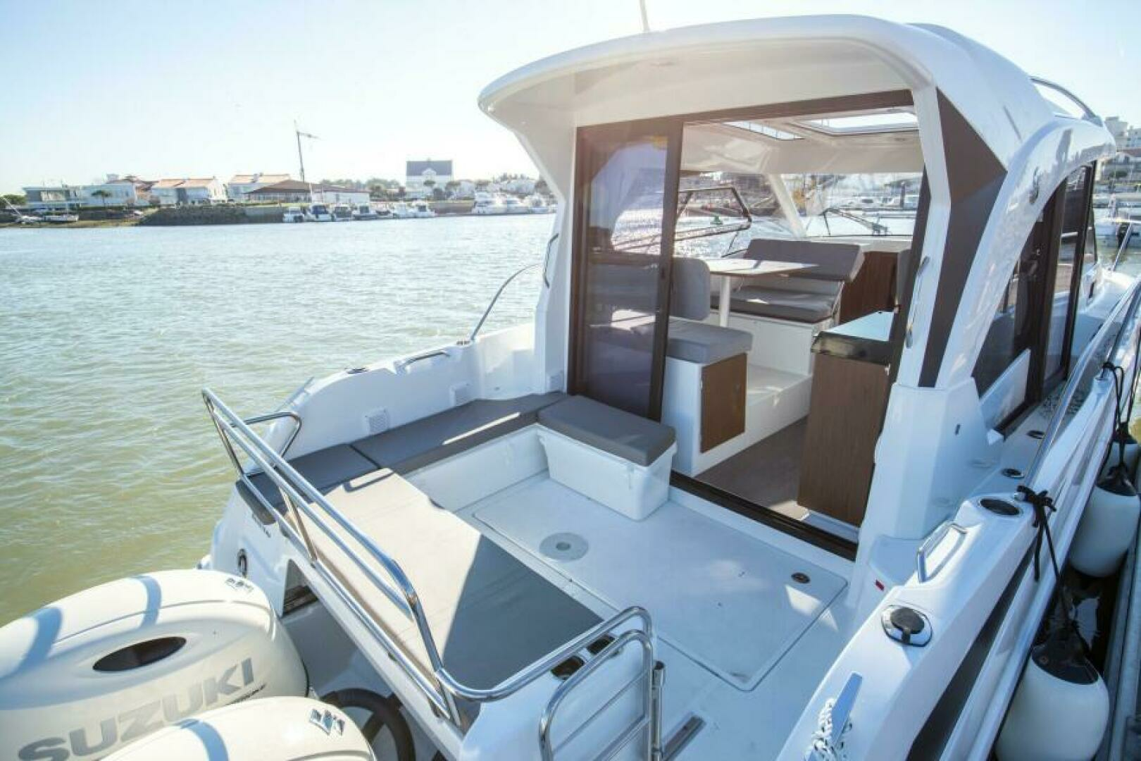 2025 Beneteau Antares 9 - Image 4