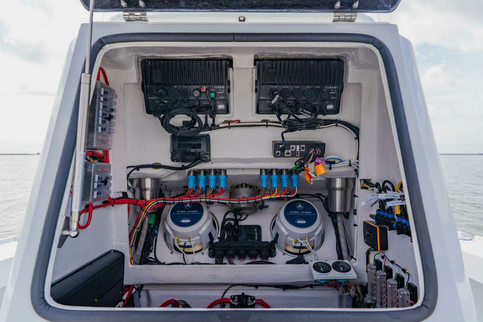 2026 Broadwater Boatworks 25 Bay Cat - Image 46