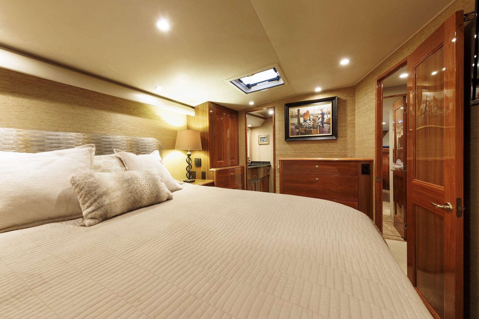 2005 Viking 61 Convertible - Image 8