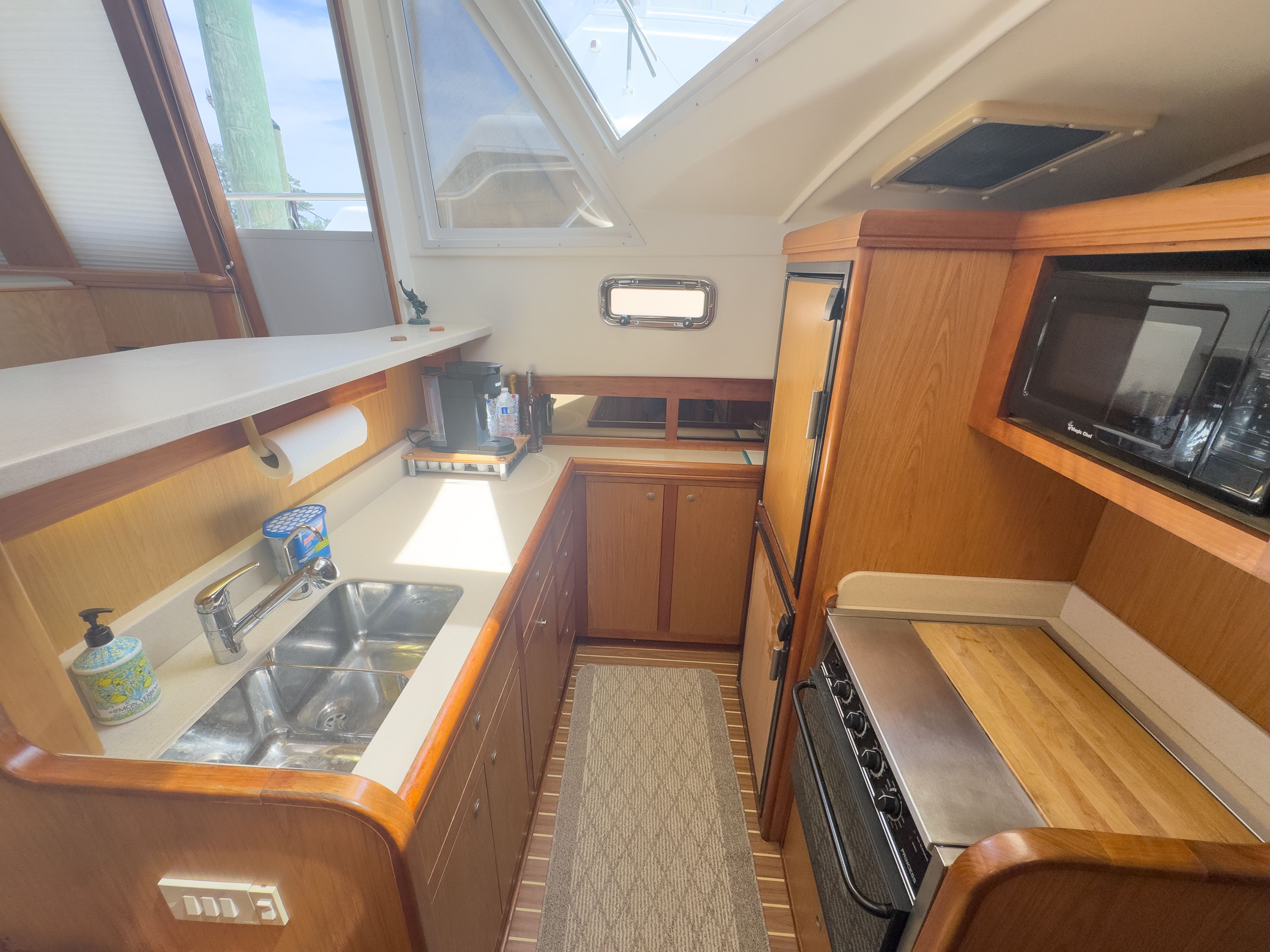 2006 Mainship 43 Trawler - 10