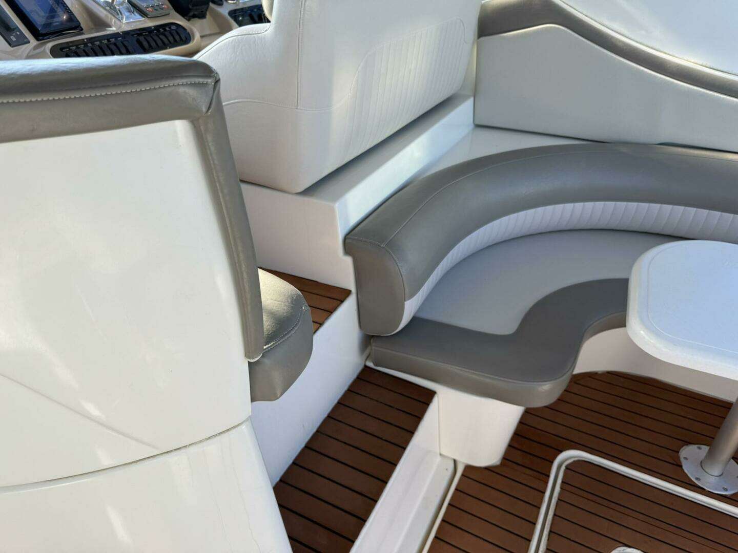 2003 Cruisers Yachts 3772 - Image 29