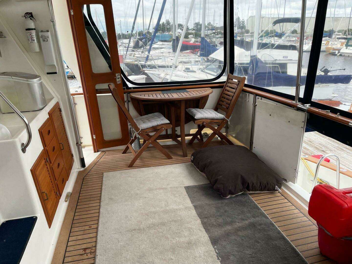 1989 Marine Trader 47 Cockpit Motor Yacht - Image 6